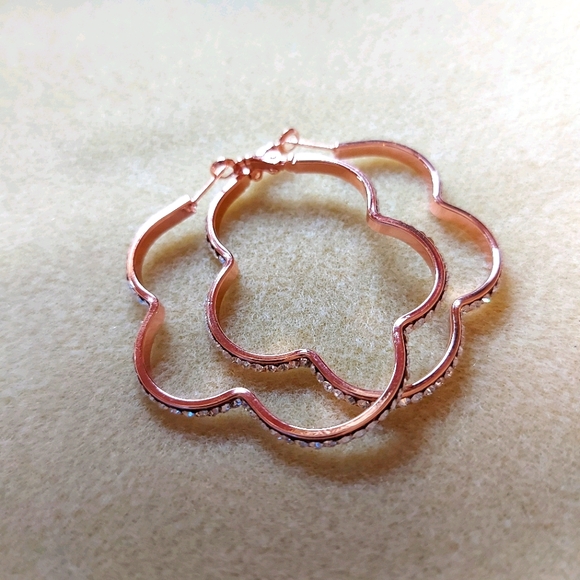 NWT CZ flower hoop earrings - Picture 3 of 5